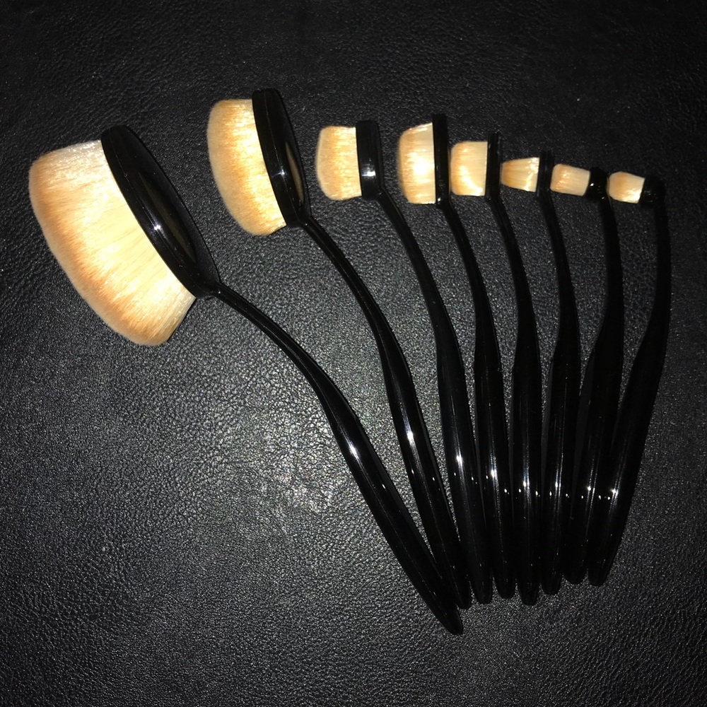 3/$50 🎉 8 Piece Makeup Brush & Bonus Case 💕